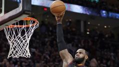 LeBron James v zápase proti Indianě.