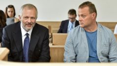 Kauza Čepro: Martin Pechan (vlevo) a Aleš Zagora si mají podle verdiktu soudu odpykat pět let