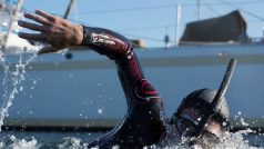 Dálkový plavec Benoît Lecomte na začátku své cesty přes Tichý oceán