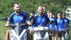 Fotbalisté Viktorie Plzeň se přesouvají do tréninkového areálu v Luční ulici, kde zahájili letní přípravu.