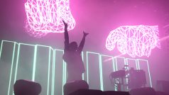 V Praze pokračoval 23. června 2018 dvoudenní hudební festival Metronome. Na snímku je vystoupení anglického dua The Chemical Brothers.