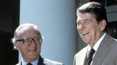 Peter Carrington (vlevo) s bývalým prezidentem USA Ronaldem Reaganem