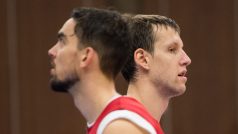 Basketbalisté Tomáš Satoranský (vlevo) a Jan Veselý na tréninku reprezentace