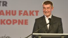 Premiér a předseda hnutí ANO Andrej Babiš ve volebním štábu v obchodním domě Kotva v Praze.