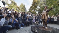 Odhalení sochy Věry Špinarové  v Ostravě