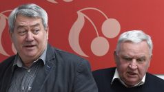 Předseda KSČM Vojtěch Filip (vlevo) a místopředseda Václav Ort