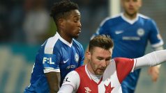 James Aarons Rolando v zápase proti Slavii