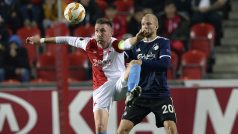 Jaromír Zmrhal a Nicolai Boilesen v utkání mezi Slavií Praha a Kodaní