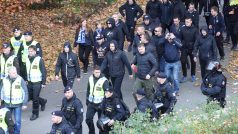 Tisícovku fanoušků Baníku doprovázeli policisté
