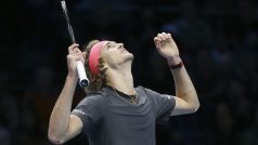 Alexander Zverev vyřadil v semifinále Turnaje mistrů Rogera Federera