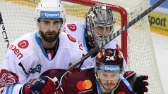 Lukáš Vantuch (vlevo) rozhodl zápas na Spartě 9 sekund před koncem