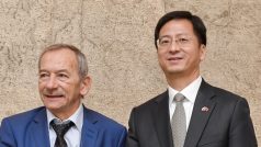 Předseda Senátu Jaroslav Kubera a čínský velvyslanec Čang Ťien-min