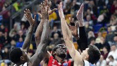 Amare Stoudemire při zápase proti Nymburku v Lize mistrů