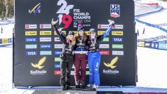 Česká snowboardcrossařka Eva Samková na stupních vítězů