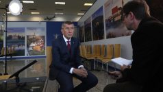 V rozhovoru pro americkou agenturu AP Babiš poznamenal, že jednání s diktátorem je lepší řešení než válečný konflikt