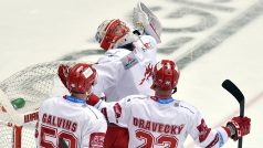 Radost třineckých hokejistů po druhé výhře nad Vítkovicemi v play-off Tipsport extraligy