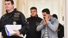Muž z Iráku podezřelý z terorismu zadržený na pražském letišti na základě evropského zatykače z Rakouska