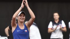 Markéta Vondroušová zařídila proti Kanadě dva body