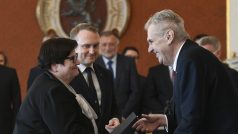 Zeman v projevu k novým ministrům vyzval Benešovou, aby se zasadila o rychlejší práci soudů