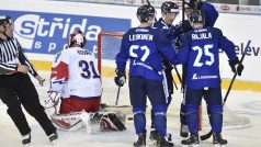 Finové se radují z gólu vstřeleného do branky Jakuba Kováře při Carlson Hockey Games v Brně