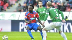 Záložník Plzně Joel Ngandu Kayamba svými centry v zápase s Jabloncem pomohl Západočechům k obratu skóre na 2:1