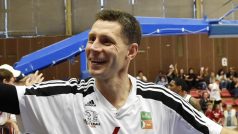 Nymburský basketbalista Petr Benda slaví vítězství v úvodním zápase finále NBL.