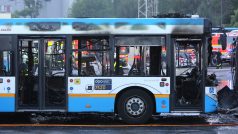 Celkem 12 zaparkovaných autobusů poškodil v sobotu večer požár v garážích Dopravního podniku Ostrava
