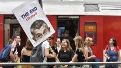 Lidé, kteří dorazili do Prahy na nedělní demonstraci Milionu chvilek