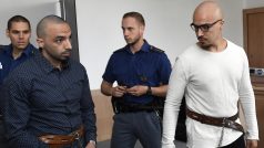 Armin a Aräsh Nahviovi si mají podle nepravomocného rozsudku odpykat šest a pět let za těžké ublížení na zdraví a výtržnictví