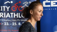 Triatlonistka Vendula Frintová zvítězila na Světovém poháru v Karlových Varech.