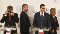 Zleva český premiér Andrej Babiš, slovenský premiér Peter Pellegrini, předseda polské vlády Mateusz Morawiecki a šéf maďarské vlády Viktor Orbán přicházejí 12. září 2019 v Praze na tiskovou konferenci po jednání premiérů zemí visegrádské skupiny s předsedy vlád zemí západní Balkánu