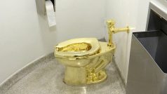 Osmnáctikarátový zlatý záchod.