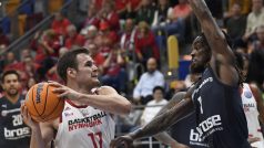 Jaromír Bohačík (vlevo) v zápase Ligy mistrů proti Bamberku