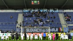 Fotbalisté Slovácka děkují za podporu svým fanouškům po osmifinále Mol cupu, ve kterém porazili Viktorii Žižkov 3:1 po prodloužení