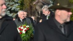 Na pohřeb přišel i bývalý český prezident Václav Klaus. Se Stráským ho pojilo přátelství, které se promítlo i mimo pracovní povinnosti.