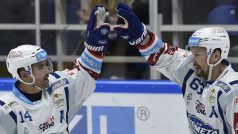 Utkání 24. kola hokejové extraligy mezi HC Kometa Brno - Rytíři Kladno v Brně. Zleva Tomáš Plekanec a střelec branky Ondřej Němec z Brna se radují z gólu