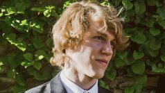 Jedenadvacetiletý student Riley Howell se postavil střelci, čímž zachránil životy ostatních studentů a umožnil policii útočníka dopadnout.