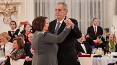 Prezident Miloš Zeman se svojí manželkou Ivanou na plese ve Španělském sále