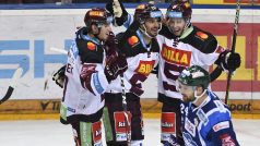 Hokejisté Sparty slaví výhru nad Kometou Brno