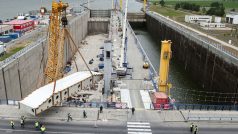 První komora by měla být hotová do začátku příštího roku a pak se stavbaři vrhnou na další. Zakázku na celou stavbu získal Metrostav