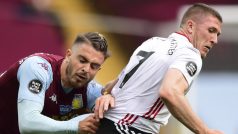 Kapitán Aston Villy Jack Grealish (vlevo) v utkání se Sheffieldem United, které nakonec skončilo bez branek