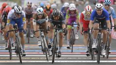 Peter Sagan sprintuje do cíle 4. etapy italského Gira