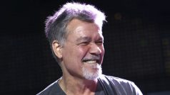 Ve věku 65 let na rakovinu zemřel kytarista Eddie Van Halen, spoluzakladatel hardrockové skupiny Van Halen