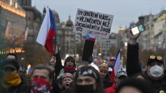 Odpoledne na Václavském náměstí protestovali odpůrci vládních opatření