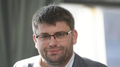 Sněmovna je opět kompletní. V úvodu středečního jednacího dne složil slib nový poslanec Jan Jakob (TOP 09)