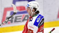 Druhý zápas předkola play off hokejové extraligy: HC Dynamo Pardubice - HC Energie Karlovy Vary, 11. března 2021 v Pardubicích. Zleva Robert Kousal z Pardubic a Anthony Camara z Pardubic se radují z branky