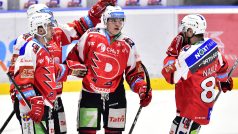 Druhý zápas předkola play off hokejové extraligy: HC Dynamo Pardubice - HC Energie Karlovy Vary. Domácí se radují z branky.