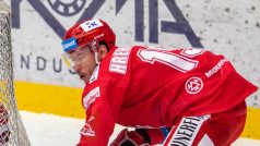 Zleva brankář Mladé Boleslavi Jan Růžička a Patrik Hrehorčák z Třince