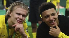 Erling Haaland a Jadon Sancho s trofejí Německého poháru