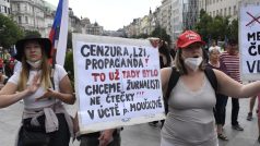 Demonstrace pod záštitou hnutí Otevřeme Česko-Chcípl PES
